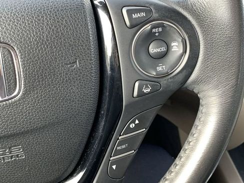 Used 2017 Honda Pilot Touring image 29