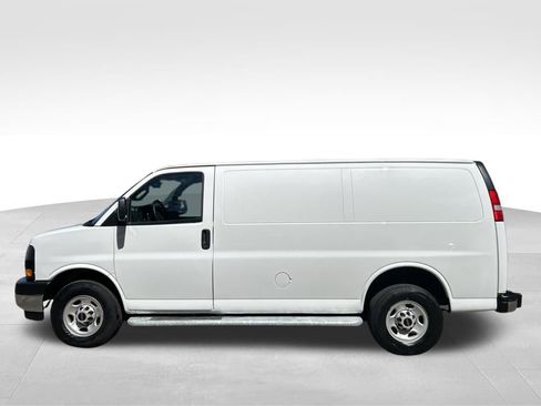 Used 2024 GMC Savana 2500 w/ Driver Convenience Package RWD image 2