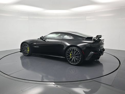 Used 2023 Aston Martin V8 Vantage Coupe RWD image 3