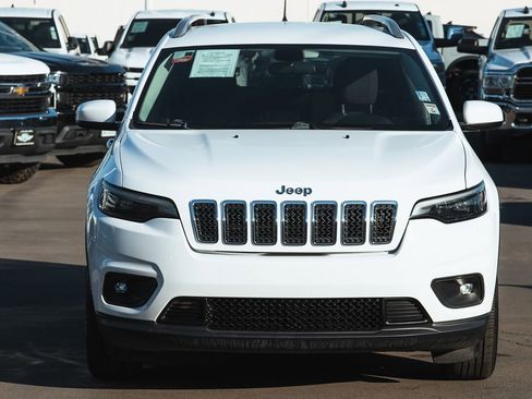 Used 2019 Jeep Cherokee Latitude w/ Popular Appearance Group image 2