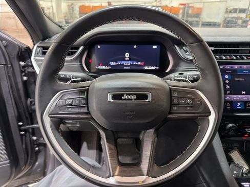 Used 2024 Jeep Grand Cherokee L Limited w/ Luxury Tech Group II image 17