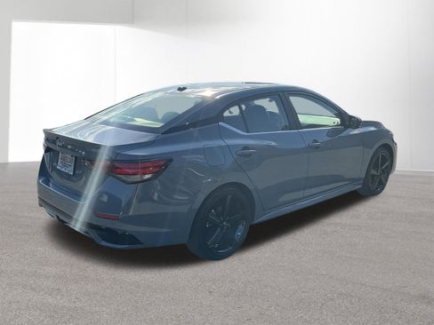 Used 2024 Nissan Sentra SR FWD image 3