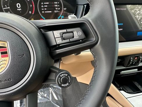 Used 2026 Porsche Cayenne Coupe image 16