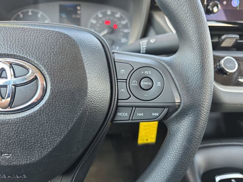 Used 2025 Toyota Corolla LE image 17
