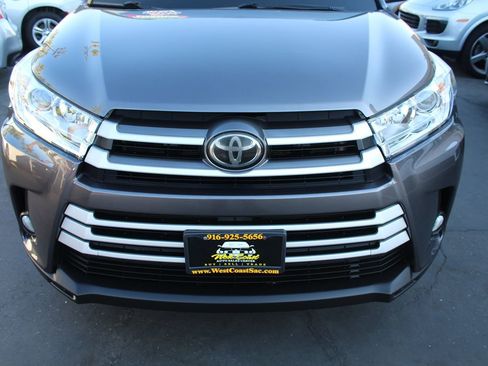 Used 2018 Toyota Highlander XLE image 9