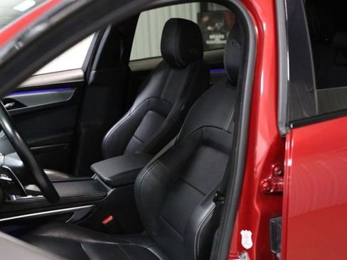 Used 2024 Jaguar F-PACE R-Dynamic S image 9