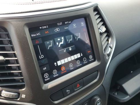 Used 2020 Jeep Cherokee Trailhawk w/ Cold Weather Group AWD/4WD image 15