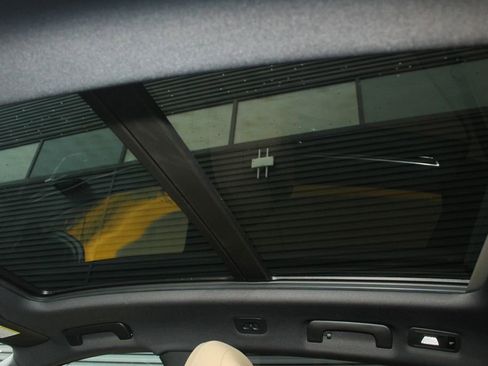 Certified 2025 Porsche Macan image 26