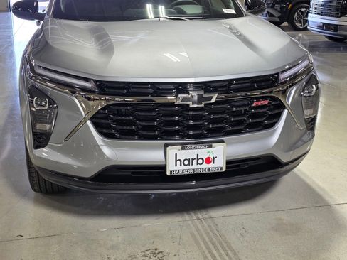 New 2026 Chevrolet Trax RS w/ Sunroof Package image 9