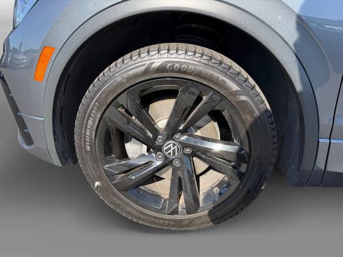 Certified 2023 Volkswagen Tiguan SE R-Line AWD/4WD image 9