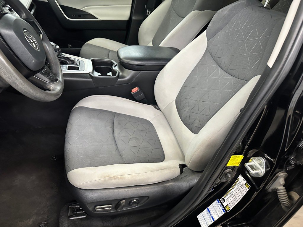 Used 2021 Toyota RAV4 XLE w/ Convenience Package AWD/4WD image 5