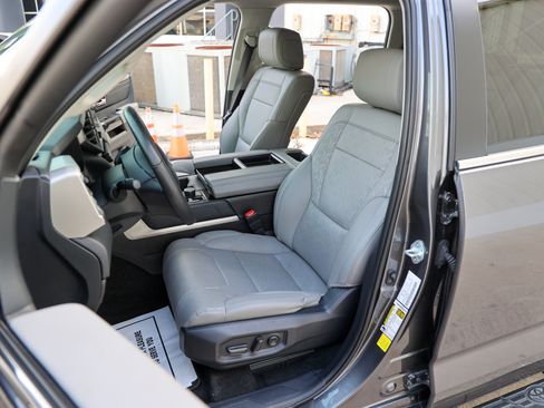 Used 2024 Toyota Tundra Limited AWD/4WD image 42