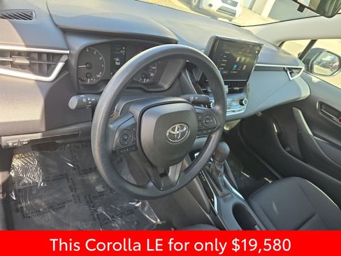 Used 2025 Toyota Corolla LE image 21