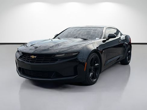 Used 2022 Chevrolet Camaro LT RWD image 7
