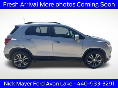 Used 2019 Chevrolet Trax LT w/ Driver Confidence Package FWD image 3