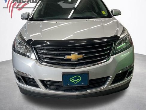 Used 2017 Chevrolet Traverse LT w/ Style and Technology Package image 6