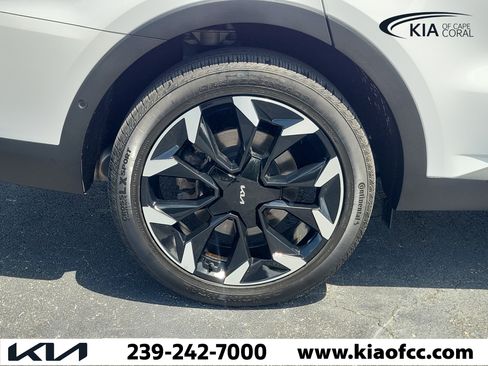 Certified 2024 Kia Sorento SX FWD image 9