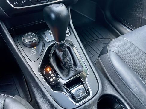 Used 2019 Jeep Cherokee Limited AWD/4WD image 19