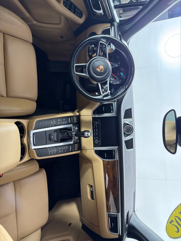 Used 2018 Porsche Macan AWD/4WD image 27