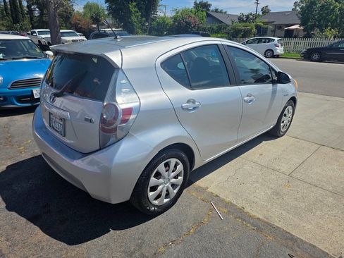 Used 2013 Toyota Prius C Two image 6
