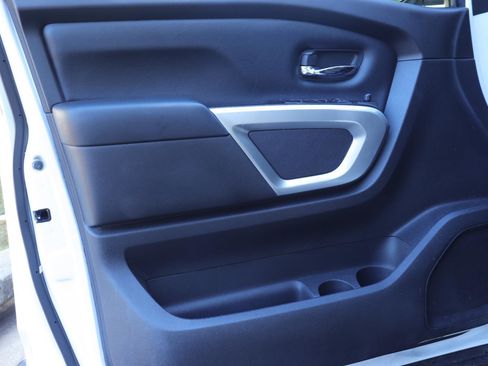 Used 2023 Nissan Titan SV image 12