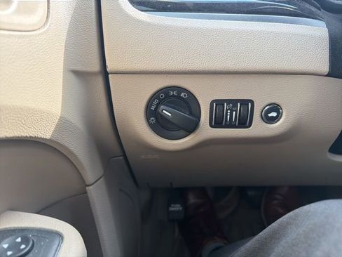 Used 2014 Chrysler 300 image 12