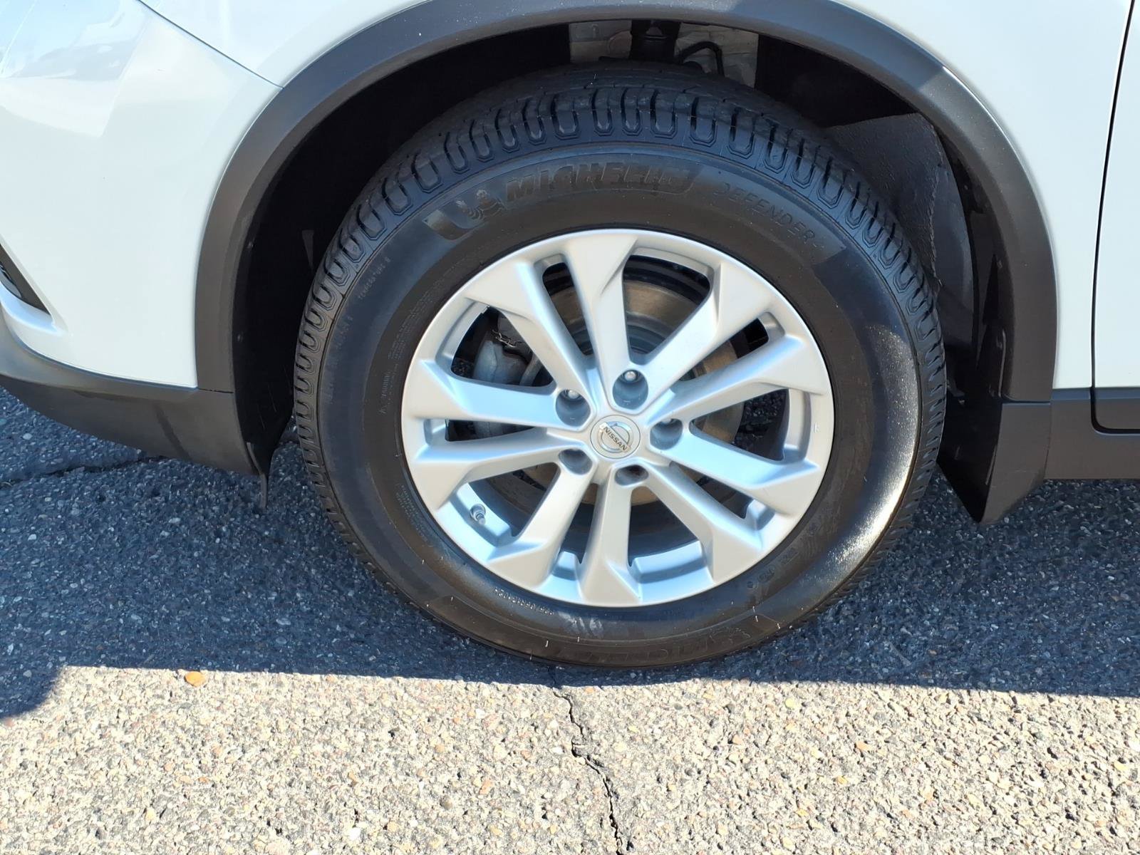 Used 2015 Nissan Rogue SV AWD/4WD image 9