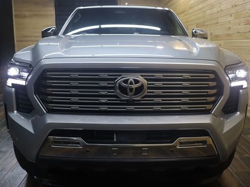 Used 2024 Toyota Tacoma Limited w/ Limited Package (LT) image 7
