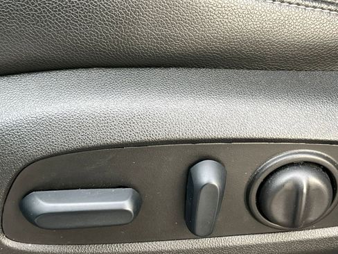 Used 2024 GMC Terrain SLT image 22