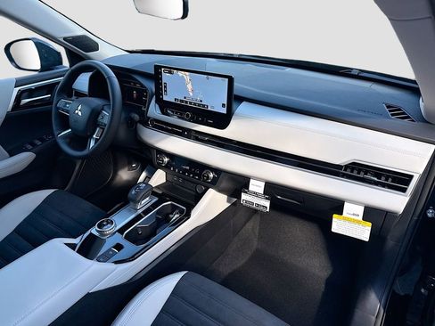 New 2026 Mitsubishi Outlander SE image 31