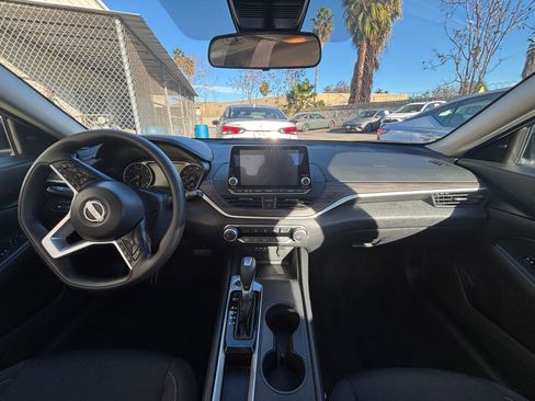Used 2025 Nissan Altima 2.5 SV image 33