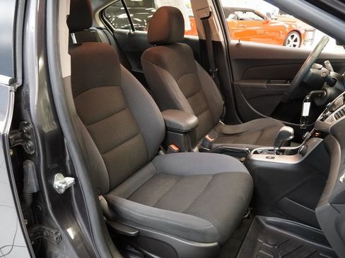 Used 2015 Chevrolet Cruze LT image 23