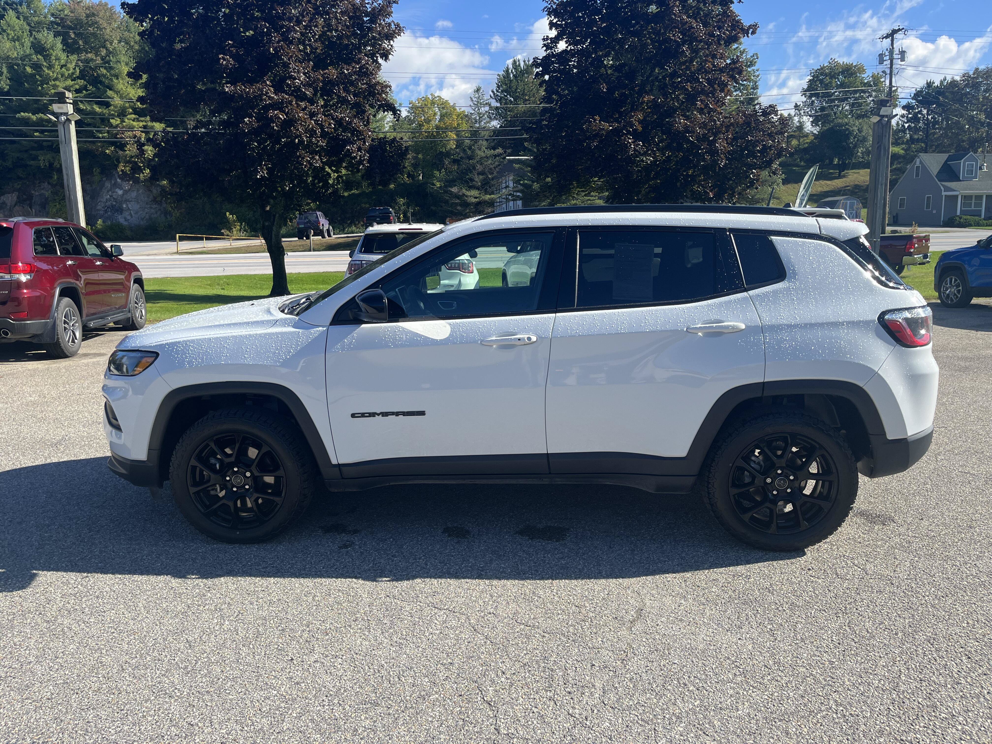 Certified 2025 Jeep Compass Latitude w/ Convenience Group AWD/4WD image 8