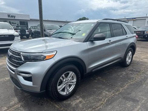 Used 2022 Ford Explorer XLT w/ Equipment Group 202A RWD image 7