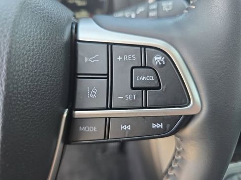 Used 2023 Toyota Highlander Limited image 18