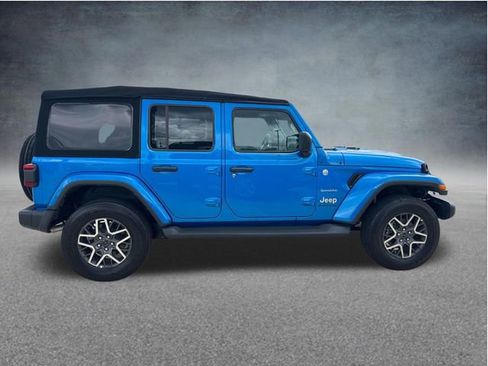 Used 2024 Jeep Wrangler Unlimited Sahara AWD/4WD image 12