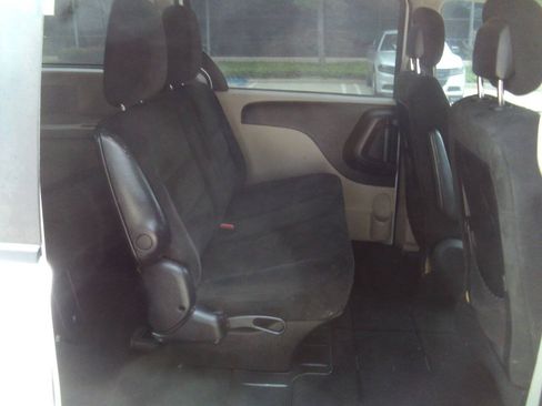 Used 2016 Dodge Grand Caravan American Value Package w/ UConnect Hands-Free Group FWD image 20