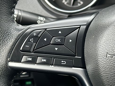 Used 2019 Nissan Rogue S w/ Special Edition Package FWD image 12