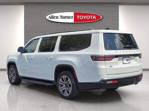 Used 2024 Jeep Wagoneer L Series II image 8