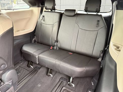 Used 2026 Toyota Sienna Limited AWD/4WD image 34