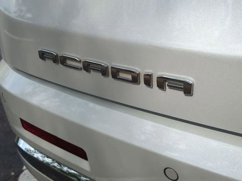 Used 2022 GMC Acadia Denali w/ Denali Technology Package FWD image 13