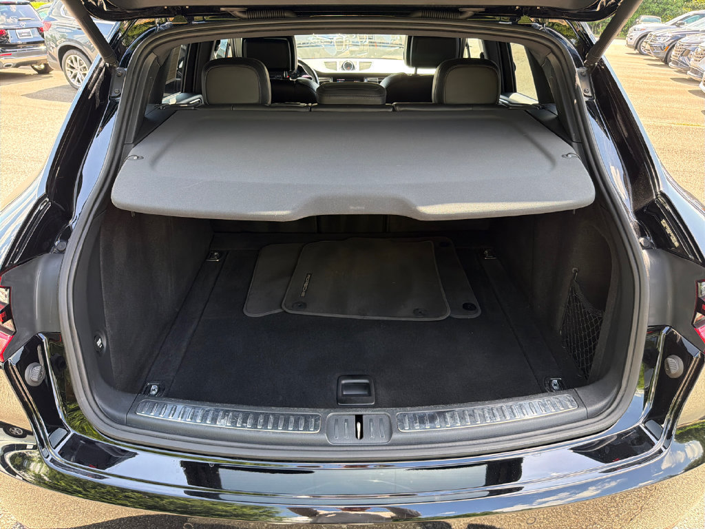 Used 2018 Porsche Macan AWD/4WD image 18