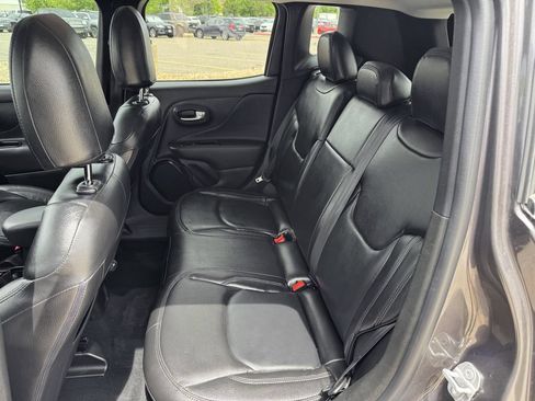 Used 2018 Jeep Renegade Altitude w/ UConnect 8.4 Nav Group AWD/4WD image 25