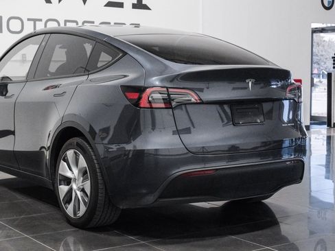 Used 2022 Tesla Model Y Long Range image 16