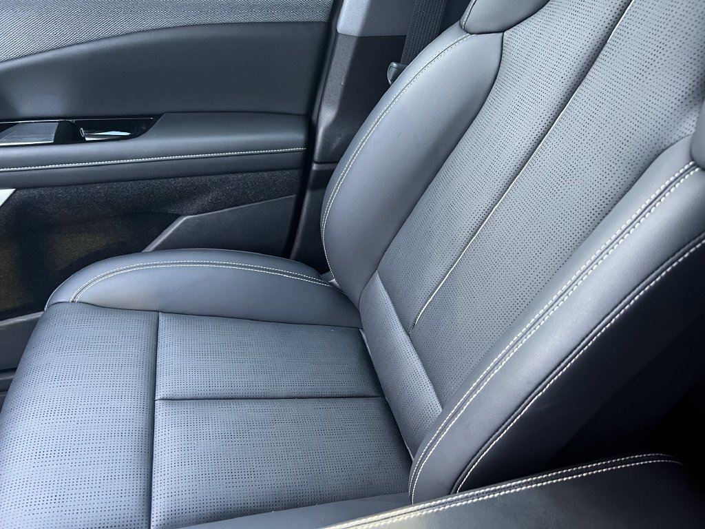 Used 2025 Cadillac Optiq Sport 2 w/ LPO, Floor Liner Package AWD/4WD image 34