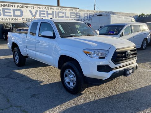 Used 2021 Toyota Tacoma SR w/ SR Convenience Package image 4