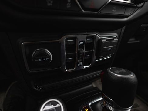 Used 2023 Jeep Wrangler Freedom Edition image 17