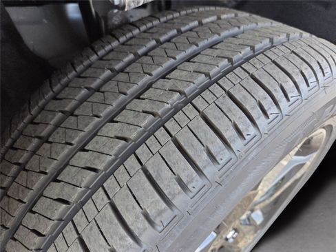 New 2025 Jeep Grand Cherokee Altitude image 9