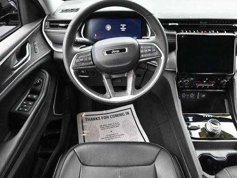 Used 2023 Jeep Grand Cherokee Limited AWD/4WD image 14