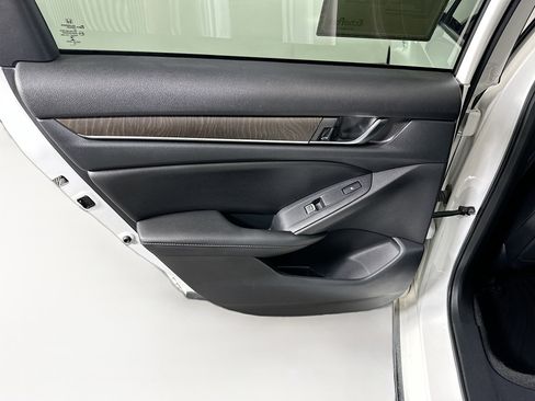 Used 2019 Honda Accord Touring image 27